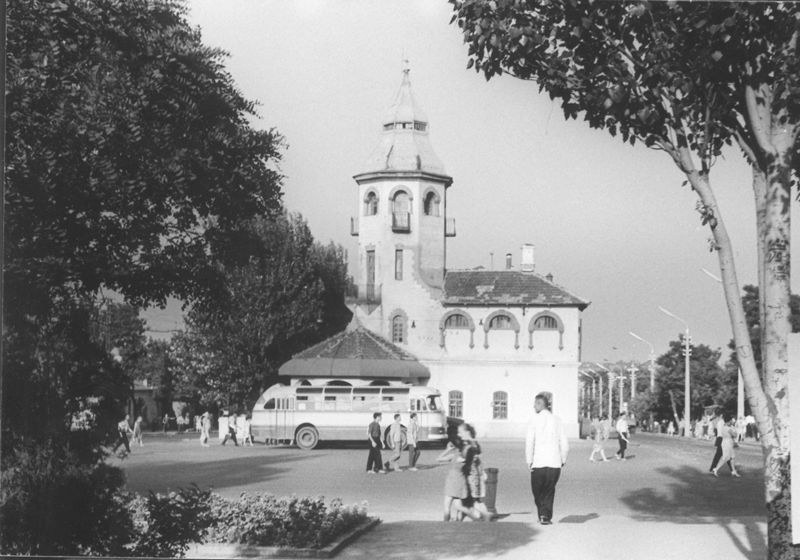 Old city center. Sovetskaya Street