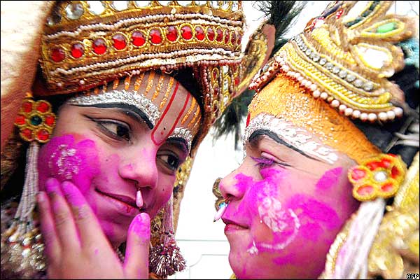 duo playing Holi
